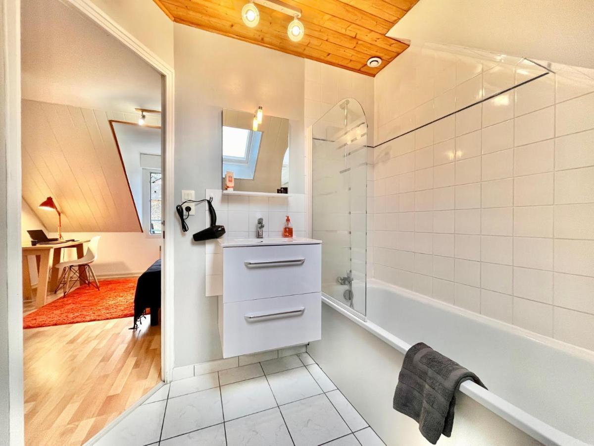 Charmant Duplex Proche De La Gare, Parking Gratuit Laval  Exterior photo